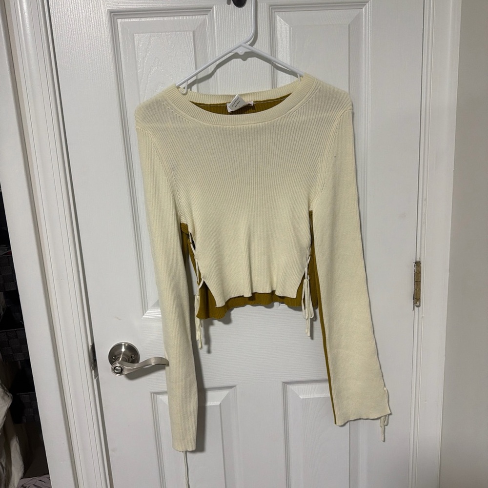 Women’s Cream Knit Long-Sleeve Top